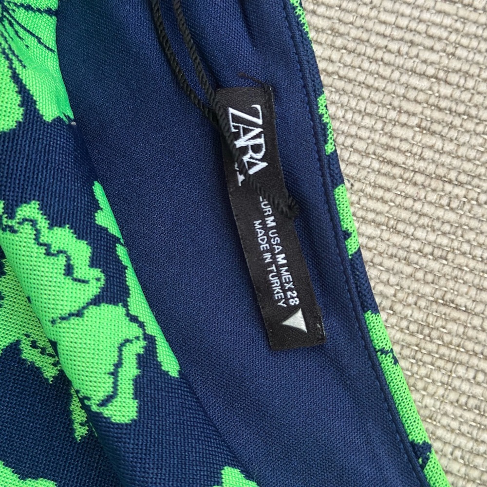 ZARA Floral One-Shoulder Crop - Picture 2 of 5